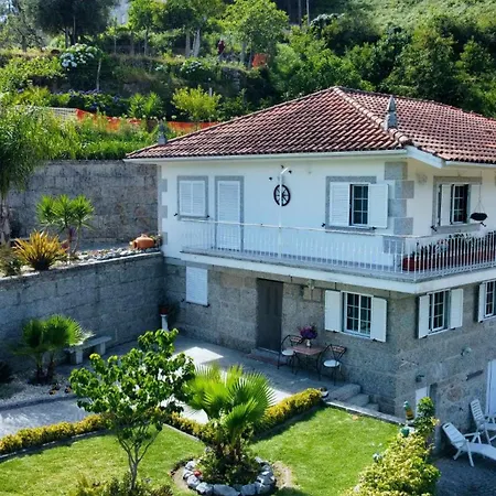 Casa Dos Encantos 게스트하우스 *